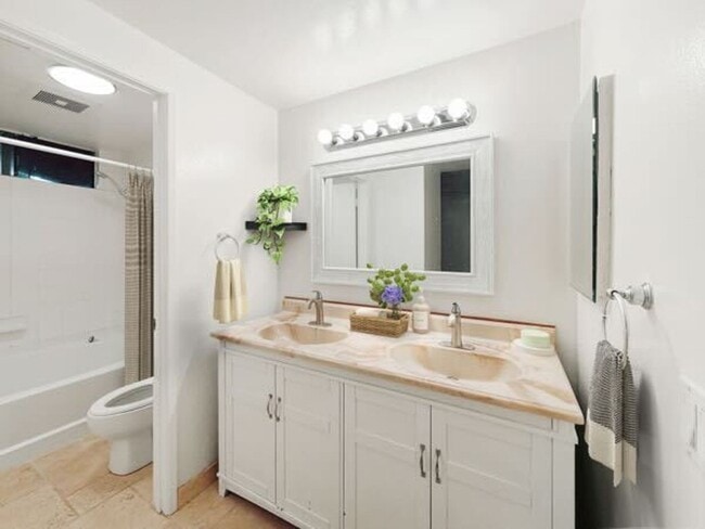 Building Photo - Beautiful Upgraded 2 Bed / 2 Bath 1 Story Condo Located in The Lakes in Carmel Valley