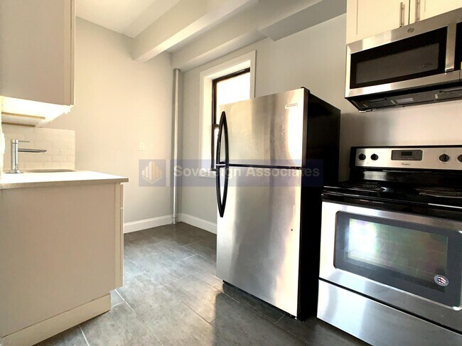 Building Photo - 141 Nagle Avenue