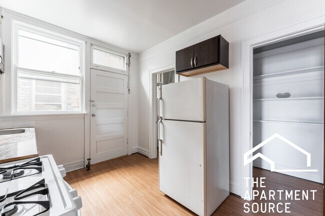 Building Photo - 1942 Grove Ave