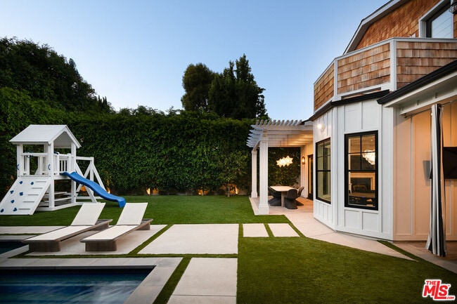 Building Photo - 4117 Dixie Canyon Ave