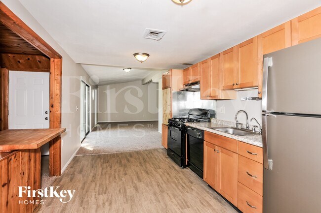 Building Photo - 2440 Cherry Ln