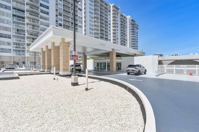 Building Photo - 18031 Biscayne Blvd