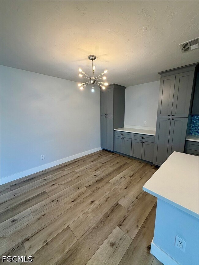 Building Photo - 3032 SE Santa Barbara Pl