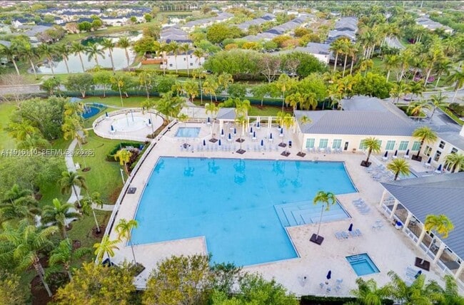 Building Photo - 3102 NE 3rd Dr