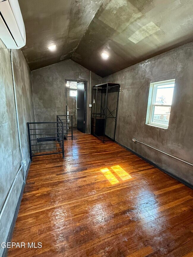 Building Photo - 2700 Federal Ave