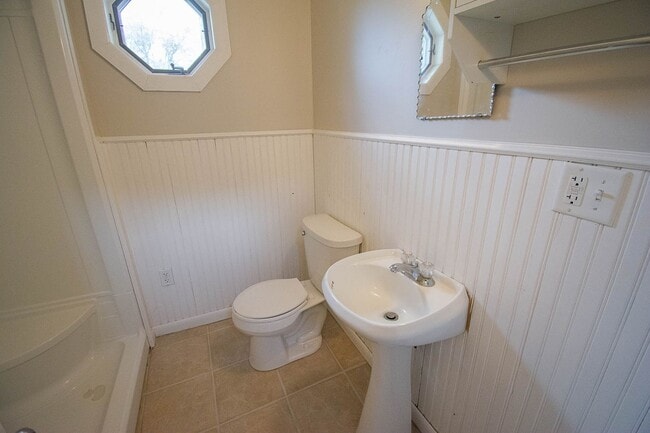 Building Photo - Bright, freshly painted home with HUGE garage space!