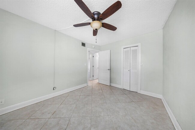 Building Photo - 1391 S Ocean Blvd