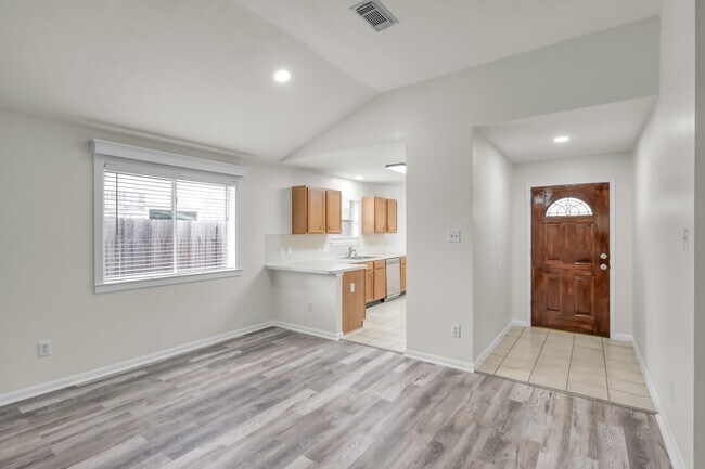 Building Photo - 28715 Fox Lynn Dr