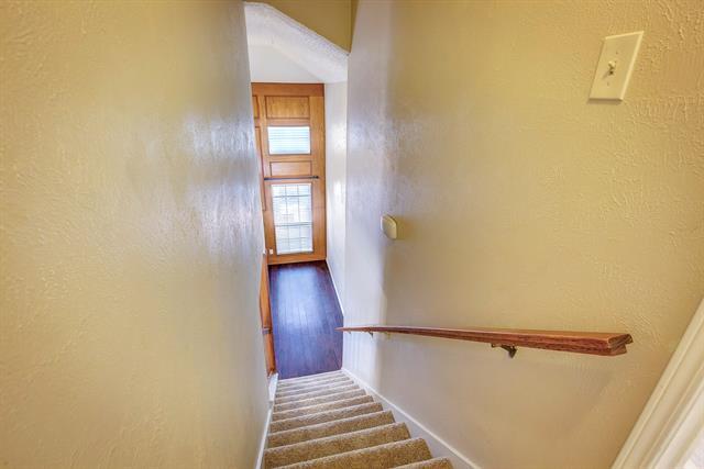 Building Photo - 300 Stoneledge Dr