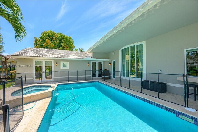 Building Photo - 16001 SW 77th Ct