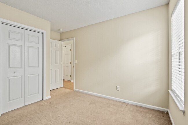 Building Photo - 115 Revolution Dr