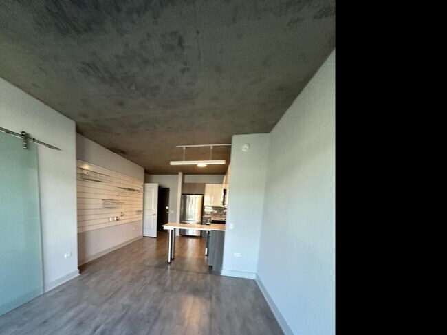 Building Photo - 1 bedroom in Chicago IL 60613