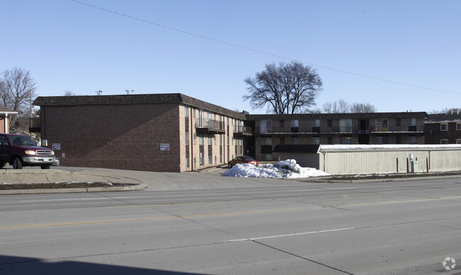 Blondo Plaza - Blondo Plaza Apartments