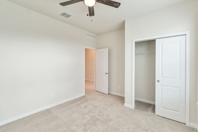 Building Photo - Beautiful 4/2 Energy Efficient Home in St. Cloud For Rent