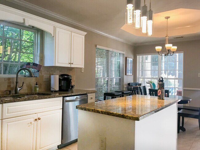 Building Photo - Available now! Evans Home in Greenbrier School District!