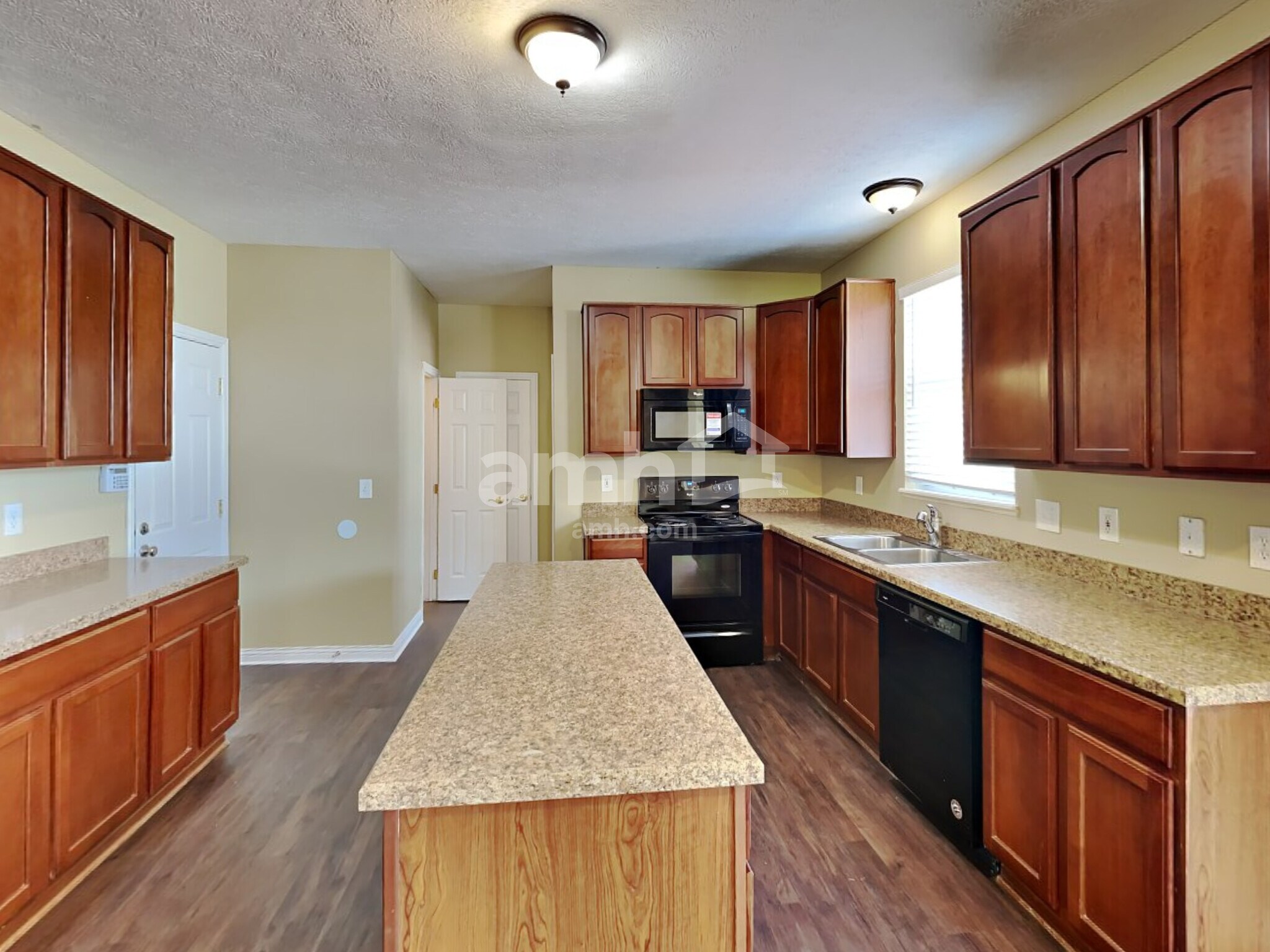 Building Photo - 532 Greenwood Loop
