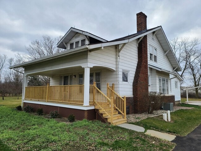 Primary Photo - Nice 3-Bedroom, 1-1/2 Bathroom on Goshen's...