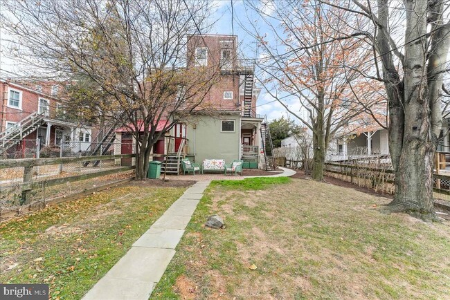 Building Photo - 223 W Miner St