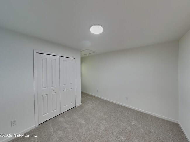 Building Photo - 594 Holly Lks Dr