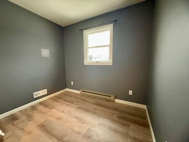 Building Photo - 3 Bedroom 1.5 Bathroom in Elizabethtown!