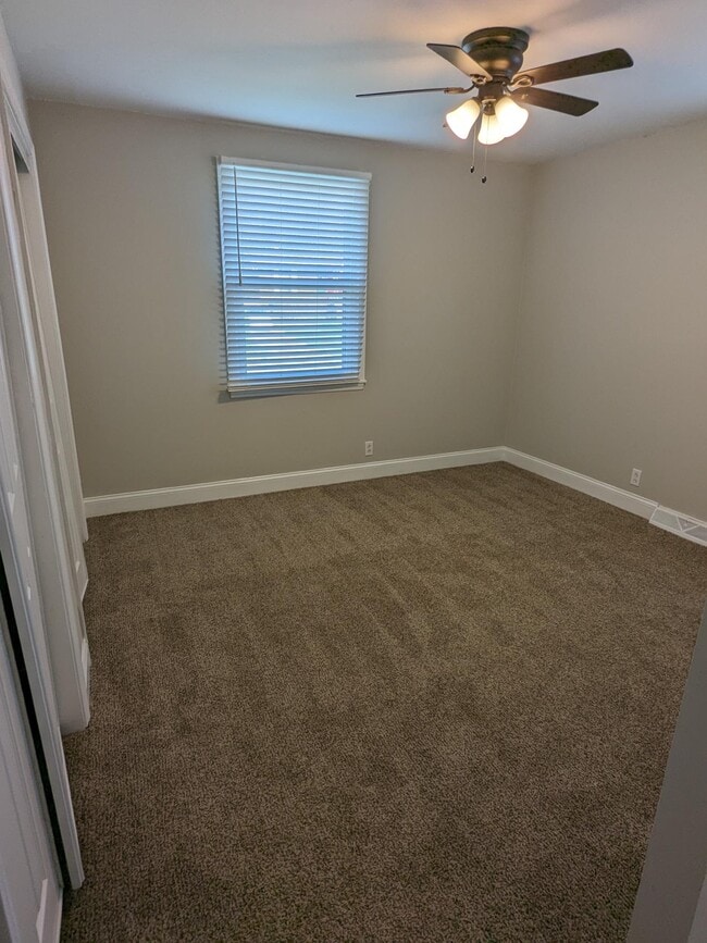 Building Photo - 3253 Niagara Dr