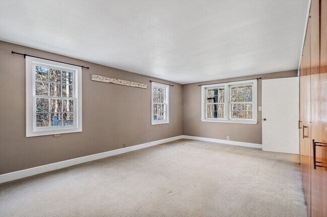 Building Photo - 379 Concord Rd