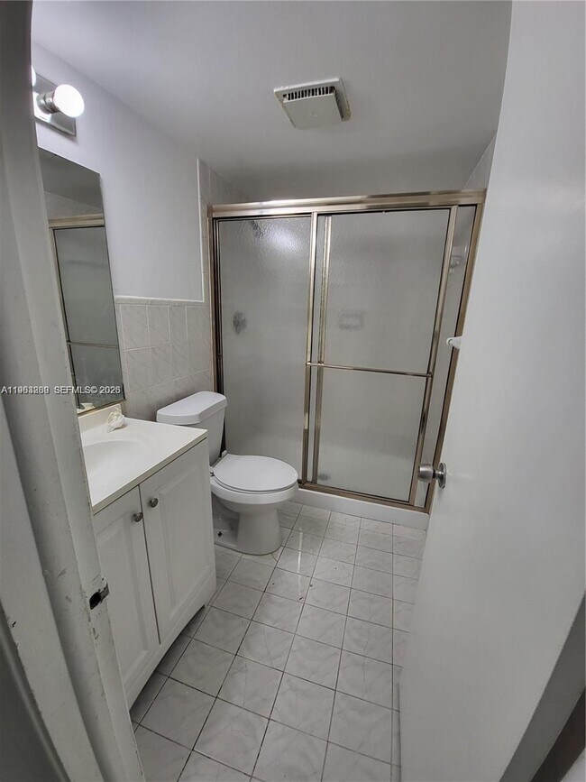 Building Photo - 3125 Oakland Shores Dr