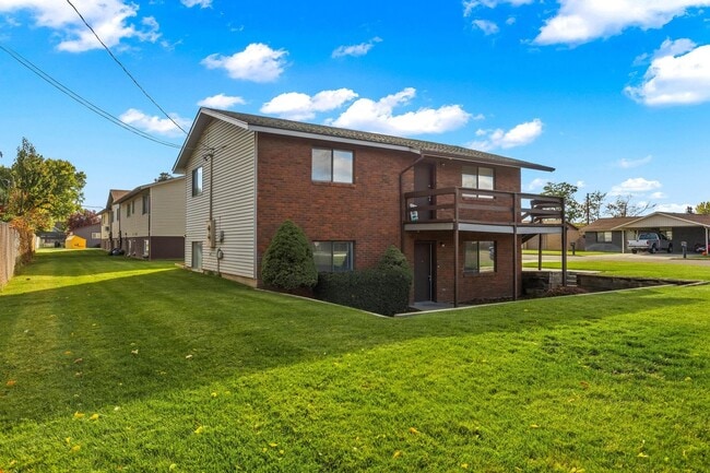 Building Photo - Large Luxurious home complete with Washer and Dryer! Large Patio area.