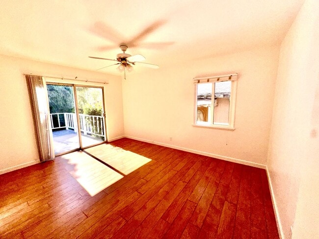 Building Photo - Charming Manhattan Beach Home with Spacious Yard – Prime Location!