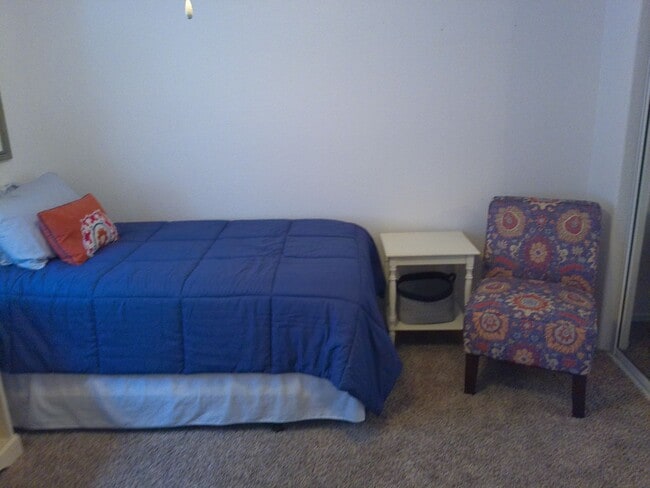 Building Photo - Seasonal Winter Rental Nov 1st to April 30...