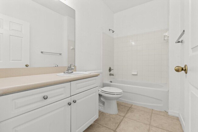 Building Photo - 559 SE Prescott Pl