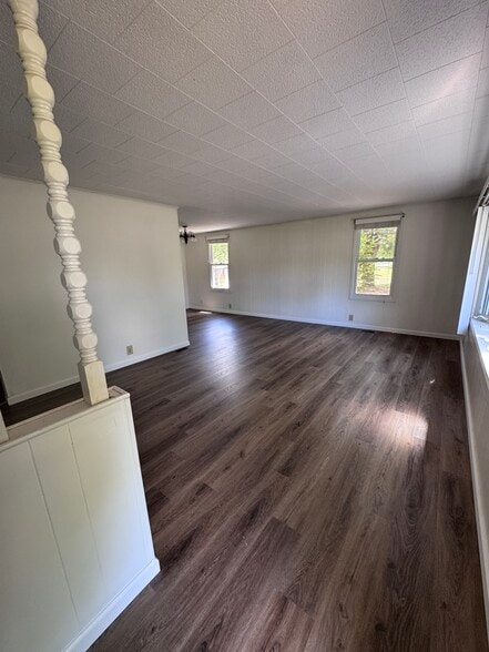 Building Photo - 2300 Sun Valley Cir