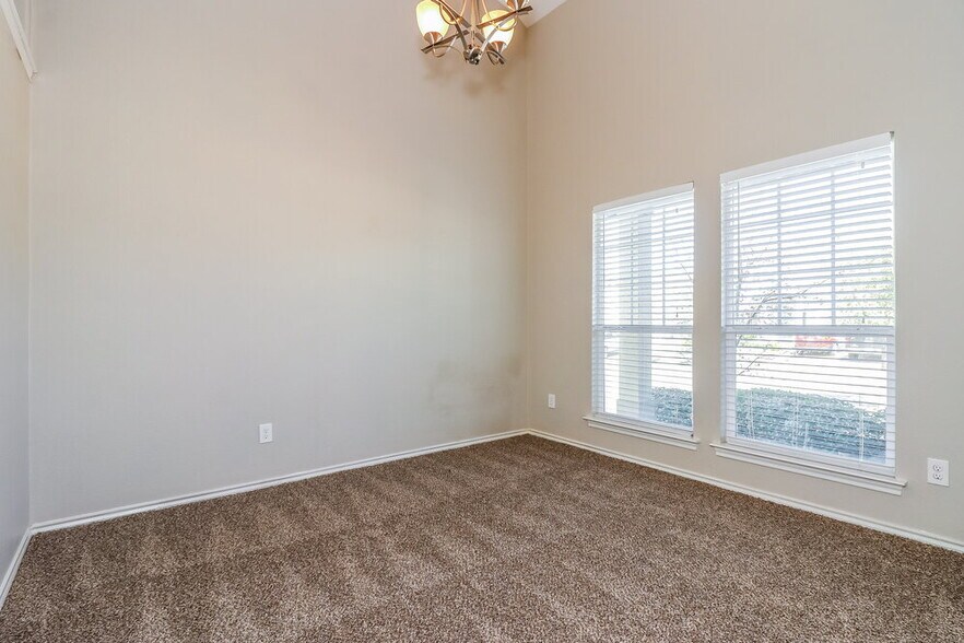 Building Photo - 5020 Cassidy Ln