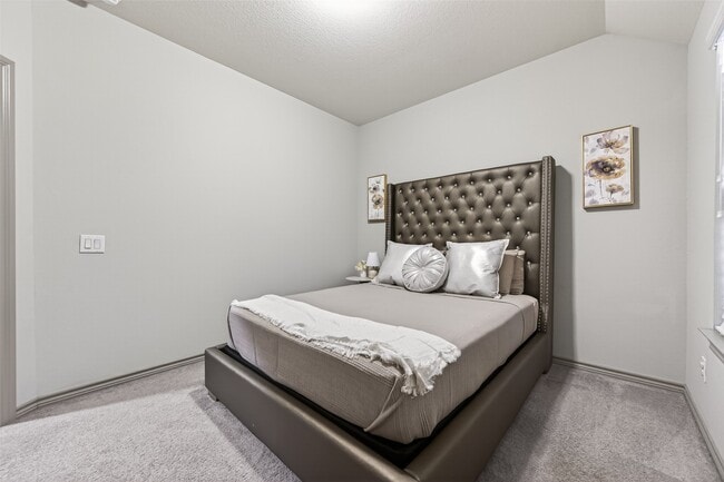 Building Photo - 6 Log House Ct