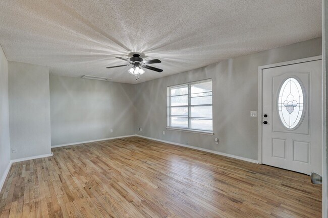 Building Photo - 15375 W Funston St