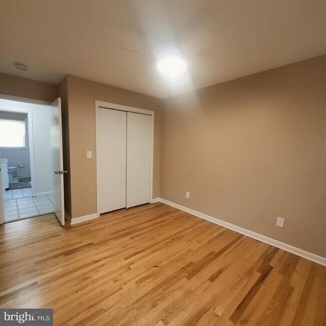 Building Photo - 2024 Beverly Dr