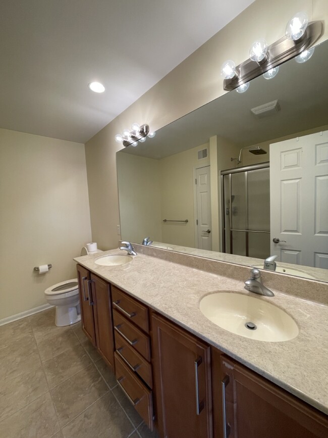 Master Bath - 2084 Deer Run Dr