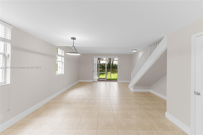 Building Photo - 1081 Sorrento Dr
