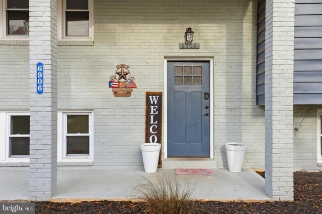 Building Photo - 6906 Berkshire Dr