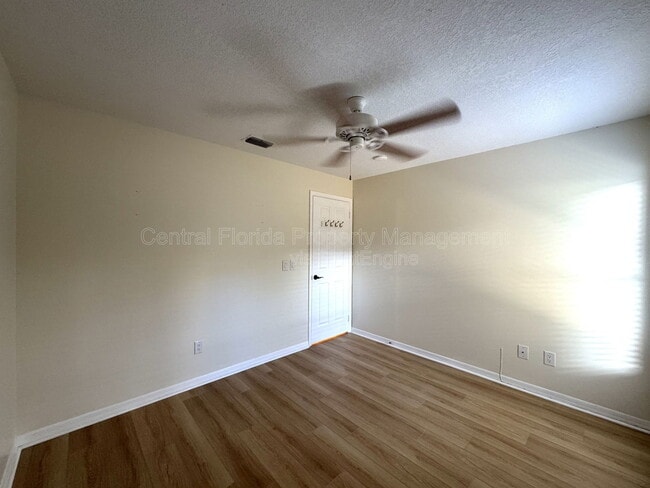 Building Photo - 9150 Palm Tree Dr