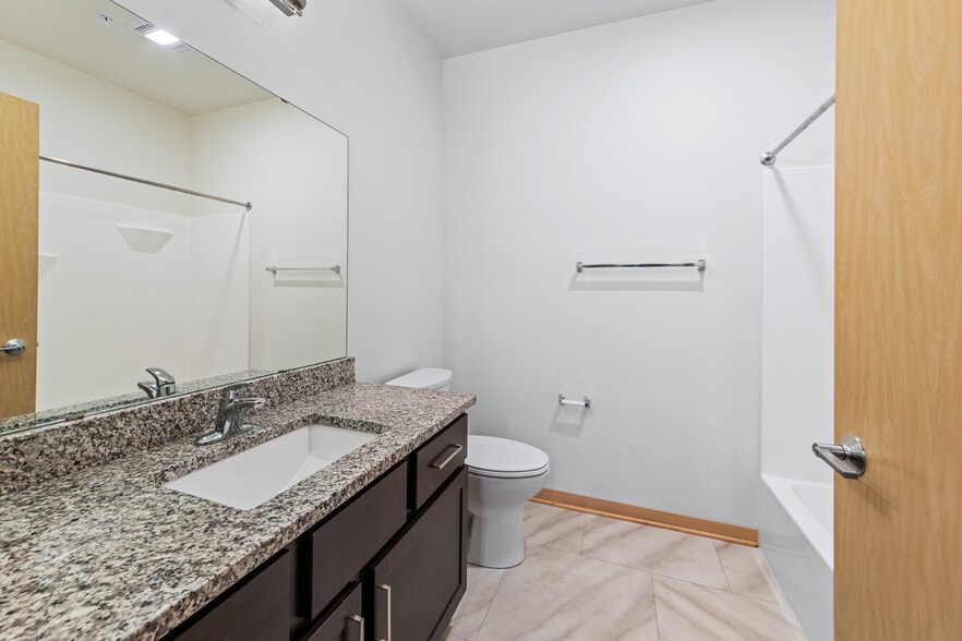 Building Photo - 1121 S Park St