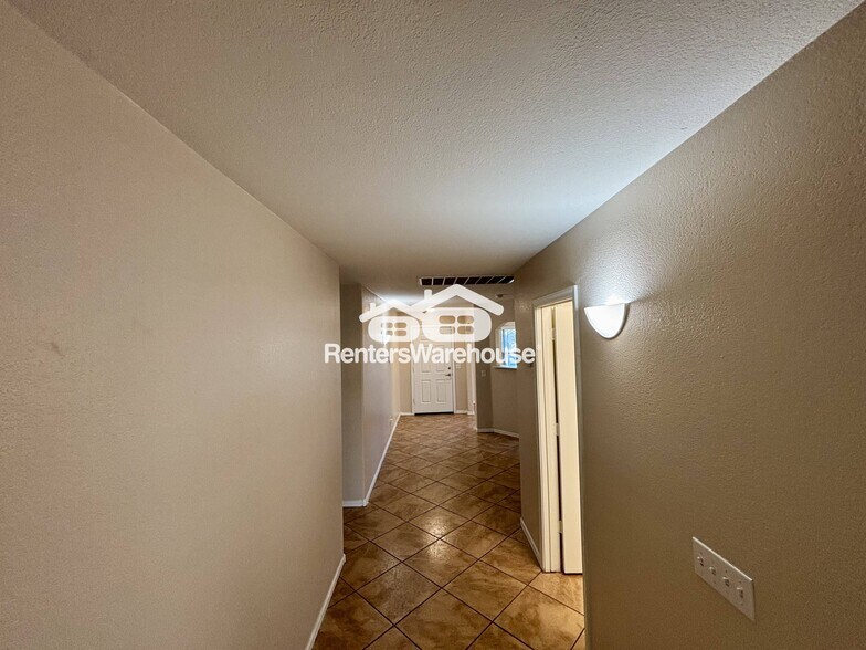 Building Photo - 2607 S 71st Dr