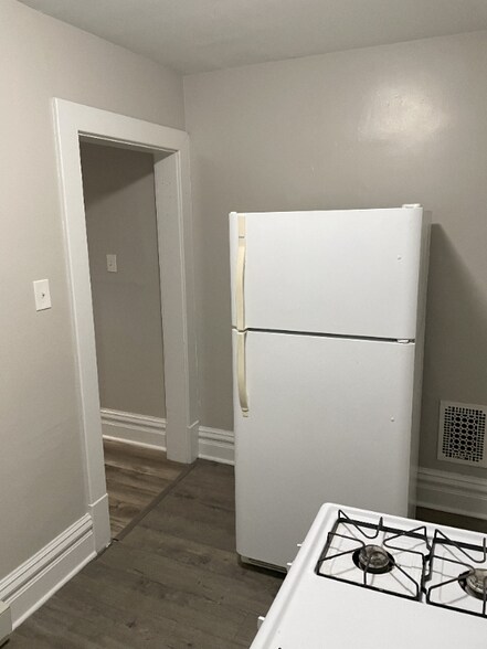 Building Photo - 1403 5th Ave