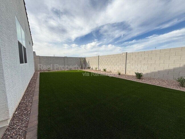 Building Photo - 2484 Fortana Dr