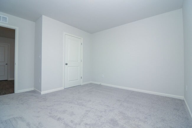 Building Photo - 132 Elegance Wy