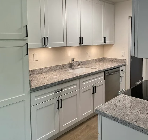 Building Photo - Charming 1bd/1ba Condo in Woodside HOA