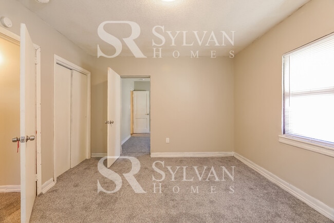 Building Photo - 3 BR, 2 BA home in Oakwood Estates