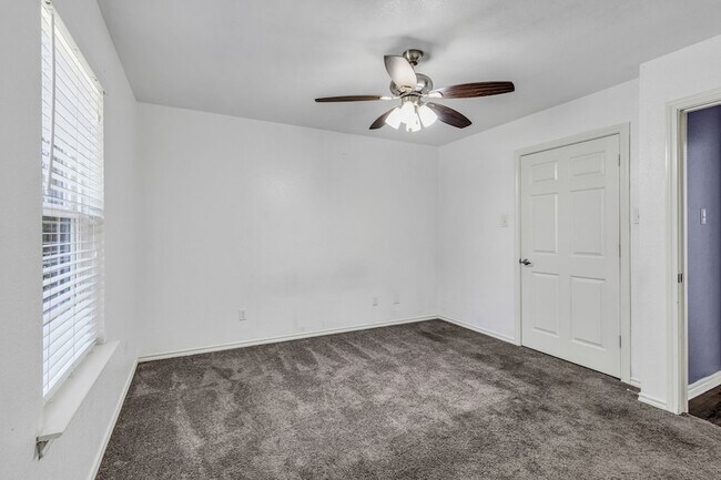 Building Photo - 211 Caddo St