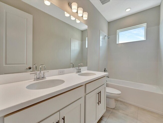 Building Photo - Stunning 3 Bed/ 2.5 bath + Den - New Build...