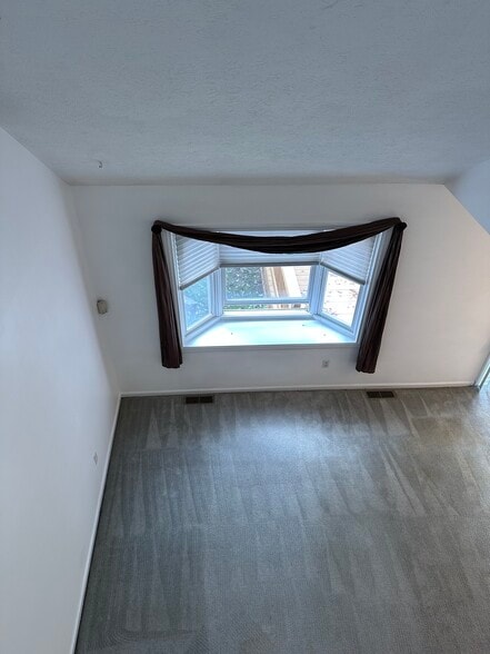 Building Photo - 637 Strand Pond Cir